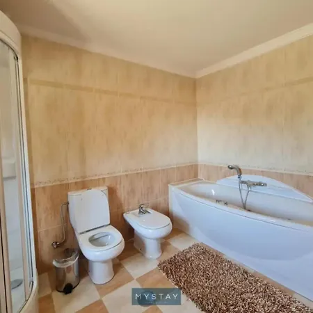 Mystay - Moradia Ferreira *